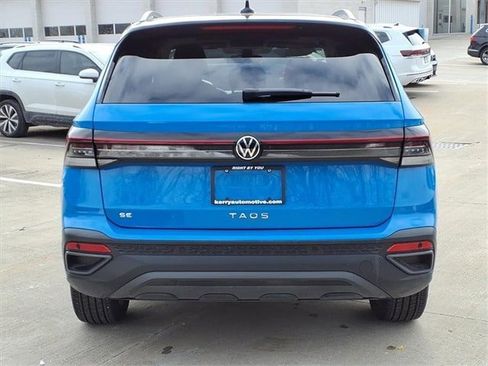 Used 2025 Volkswagen Taos SE image 5