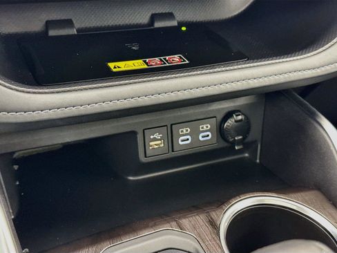 Certified 2025 Toyota Highlander Platinum AWD/4WD image 44