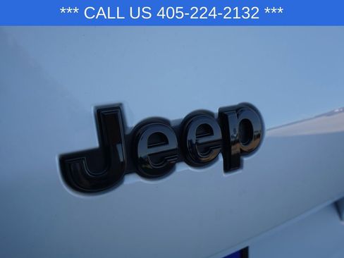 Used 2023 Jeep Grand Cherokee L Laredo image 5