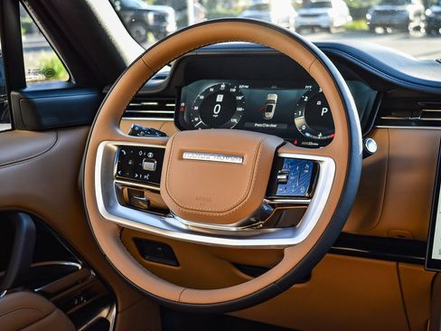 Used 2025 Land Rover Range Rover SE image 15