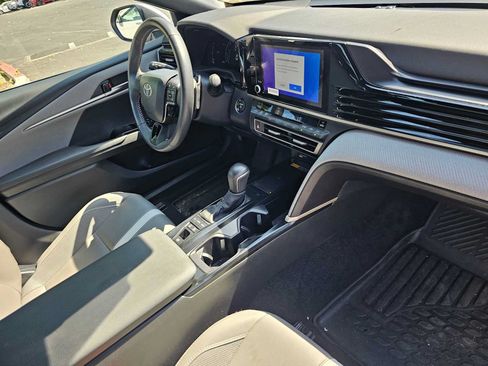 Used 2025 Toyota Camry SE w/ Convenience Package FWD image 11