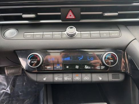 Used 2023 Hyundai Elantra Limited FWD image 13