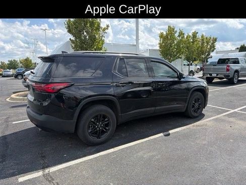 Used 2023 Chevrolet Traverse LT FWD image 2