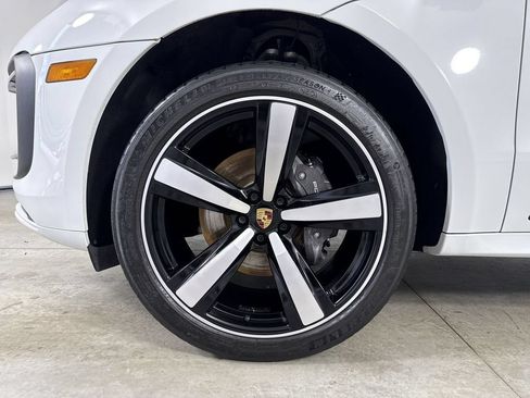 Certified 2024 Porsche Macan w/ Premium Plus Package AWD/4WD image 13
