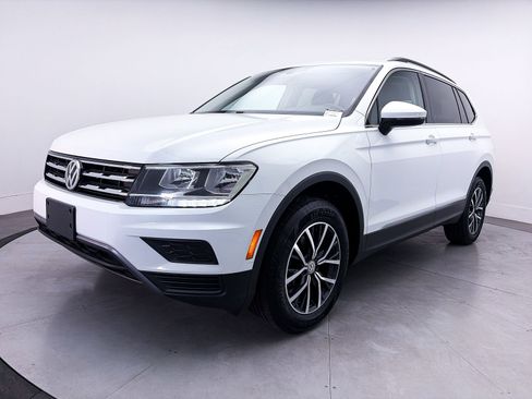 Used 2020 Volkswagen Tiguan SE w/ Panoramic Sunroof Package AWD/4WD image 11