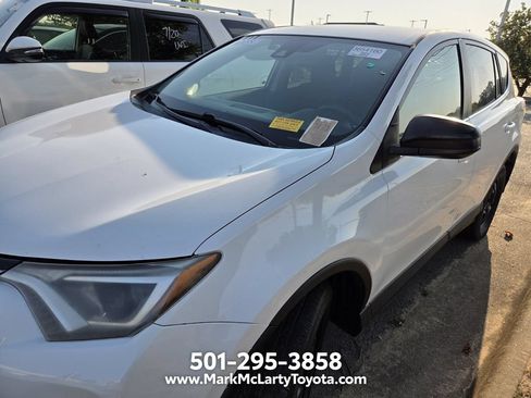 Used 2018 Toyota RAV4 LE AWD/4WD image 5