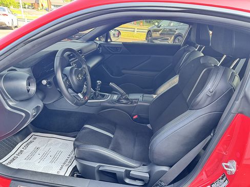 Used 2023 Toyota GR86 Premium w/ ALL Weather Mat Package (TMS) RWD image 8