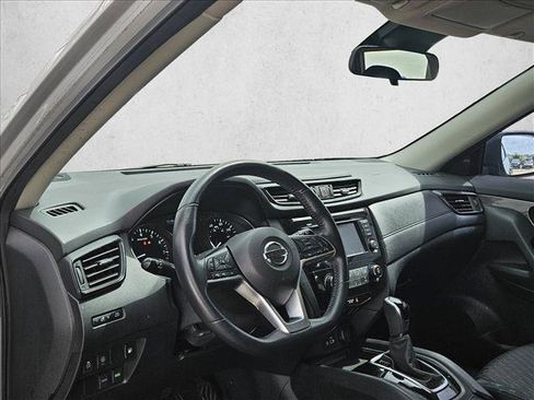Used 2019 Nissan Rogue S w/ Special Edition Package FWD image 10