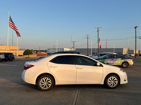 Used 2017 Toyota Corolla LE FWD image 27
