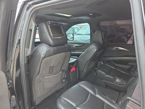 Used 2017 Cadillac Escalade Platinum AWD/4WD image 14