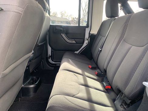 Used 2018 Jeep Wrangler Unlimited Sport S image 13