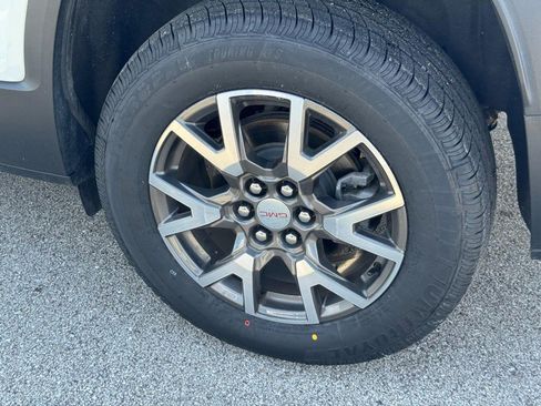 Used 2020 GMC Acadia SLE w/ Driver Convenience Package image 7