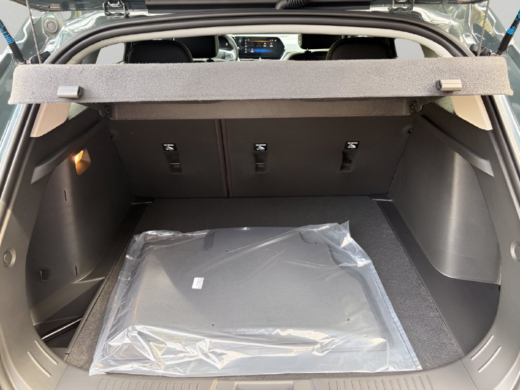New 2026 Chevrolet Trax LT w/ Midnight Edition FWD image 6