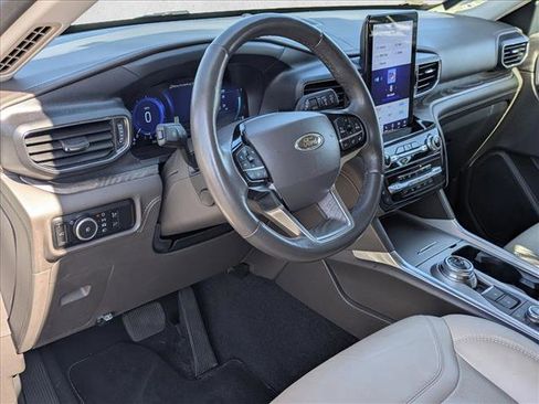 Used 2023 Ford Explorer Platinum w/ Technology Package image 10