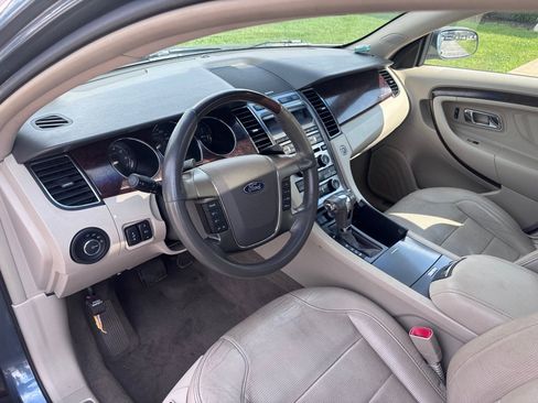 Used 2010 Ford Taurus Limited AWD/4WD image 14