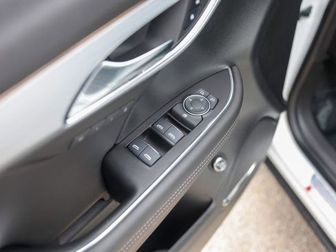 Used 2025 Buick Envision Avenir AWD/4WD image 11