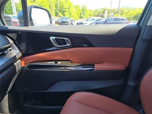 Used 2024 Kia Carnival SX Prestige FWD image 21