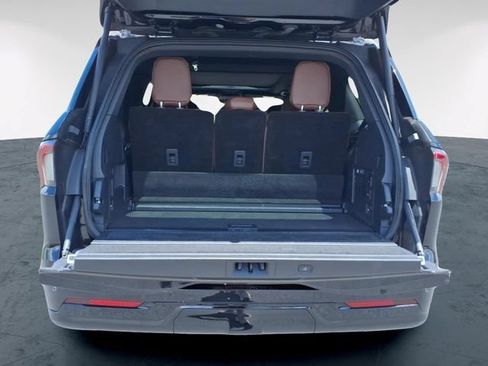 Used 2025 Lincoln Navigator Reserve AWD/4WD image 11