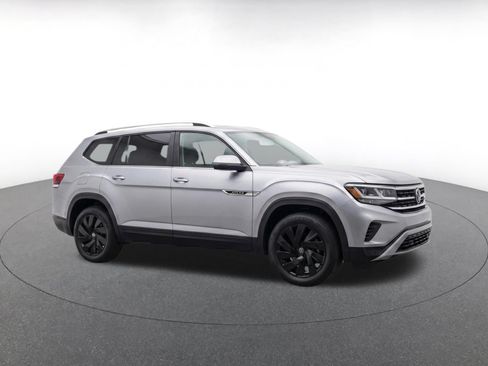 Used 2026 Volkswagen Atlas SE FWD image 2