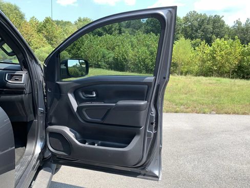 Used 2019 Nissan Titan SV w/ SV Convenience Package RWD image 27