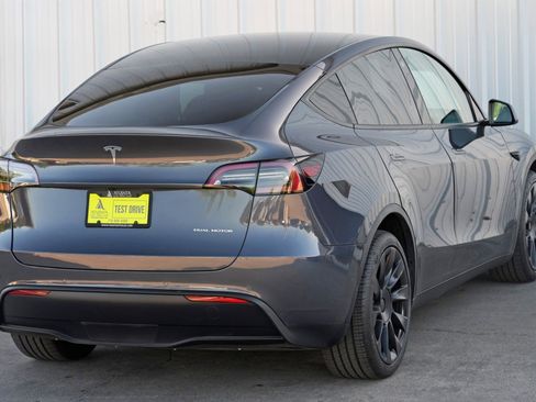 Used 2021 Tesla Model Y Long Range image 49