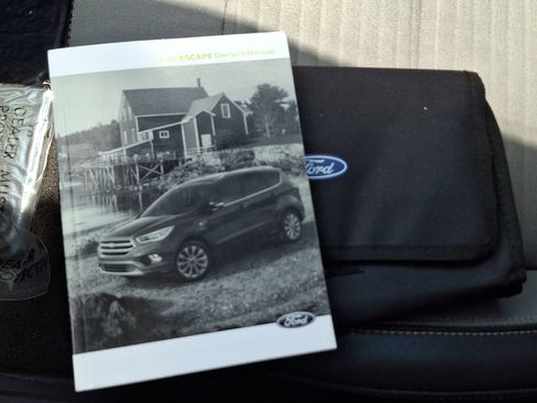 Used 2018 Ford Escape SE w/ SE Sport Appearance Package FWD image 25