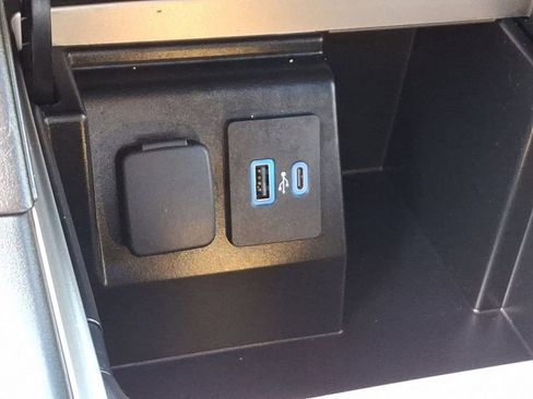 Used 2023 Ford Explorer XLT image 26