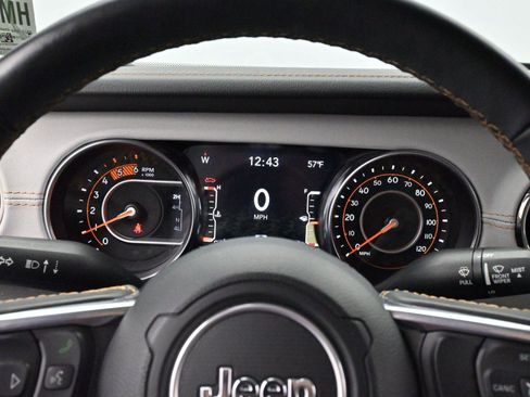 Used 2022 Jeep Gladiator Overland image 18