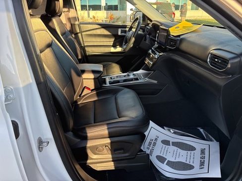 Used 2024 Ford Explorer Limited image 11