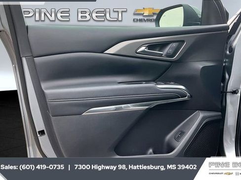 Used 2024 Chevrolet Traverse LT image 17