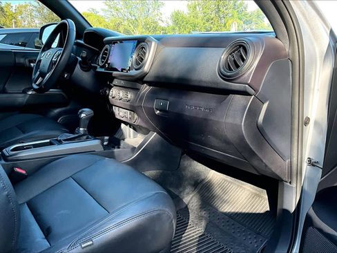 Used 2020 Toyota Tacoma TRD Sport image 18