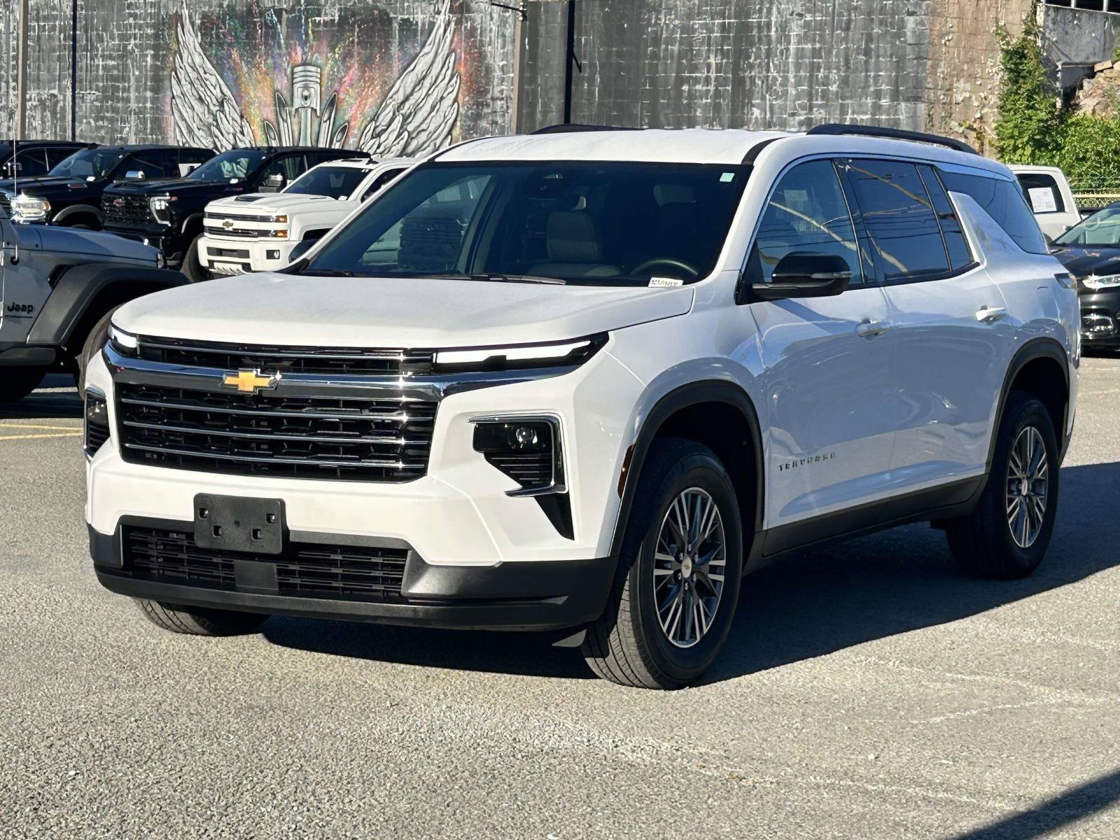 Used 2026 Chevrolet Traverse LT AWD/4WD image 3
