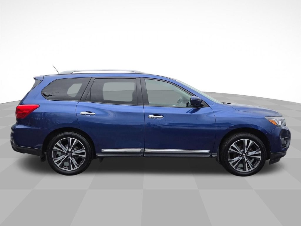 Used 2018 Nissan Pathfinder Platinum AWD/4WD image 2