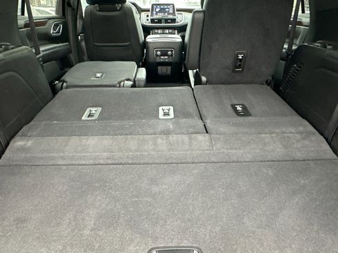 Used 2021 Chevrolet Tahoe High Country image 17