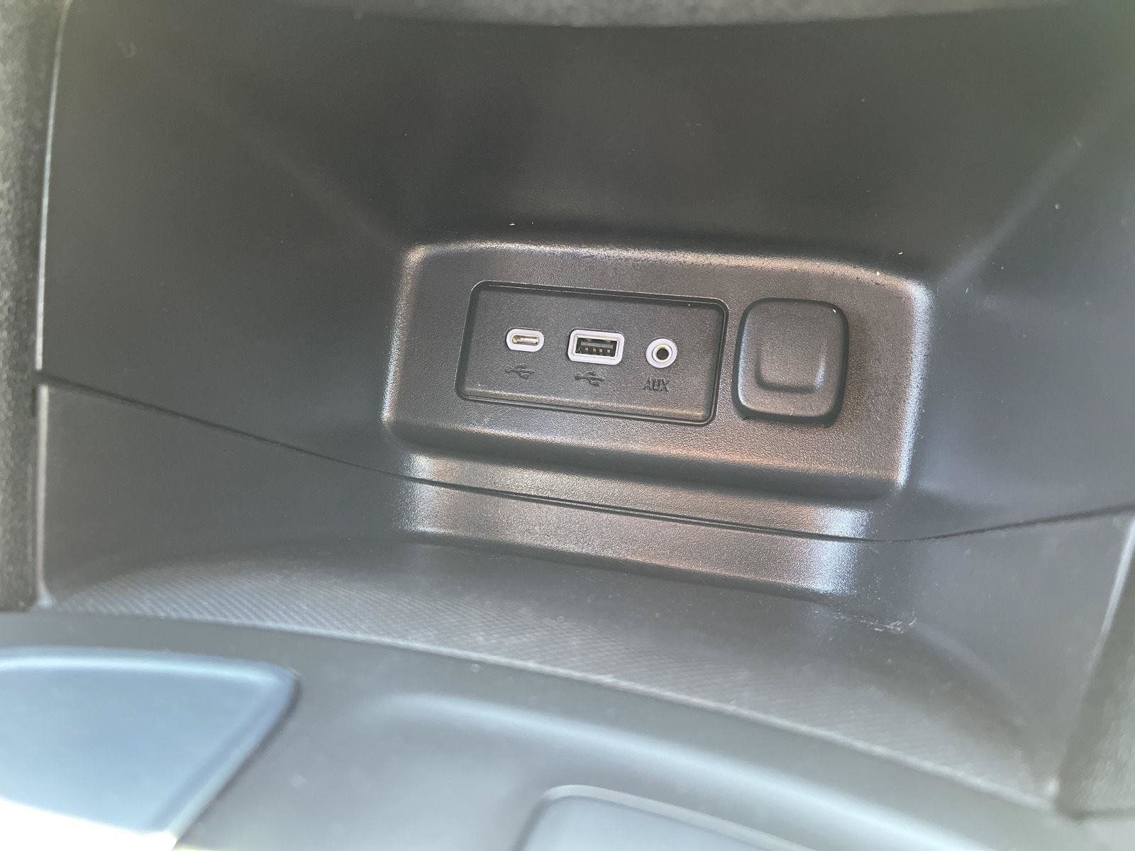 Used 2024 Chevrolet Equinox LT w/ LPO, Floor Liner Package FWD image 28
