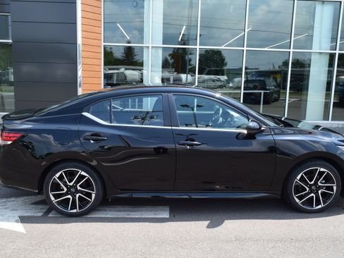 Used 2025 Nissan Sentra SR w/ SR Premium Package FWD image 1