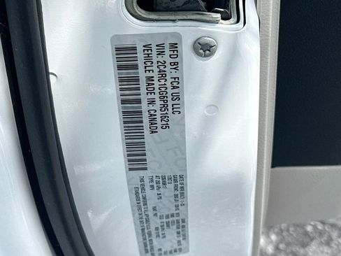 Used 2023 Chrysler Voyager LX image 33