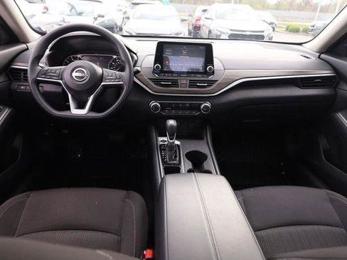 Used 2025 Nissan Altima 2.5 SV image 19