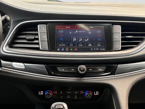 Used 2020 Buick Enclave Essence w/ Sound and Sites Package AWD/4WD image 25