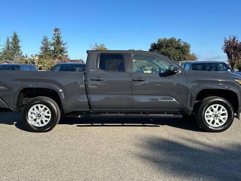 New 2025 Toyota Tacoma SR5 image 9