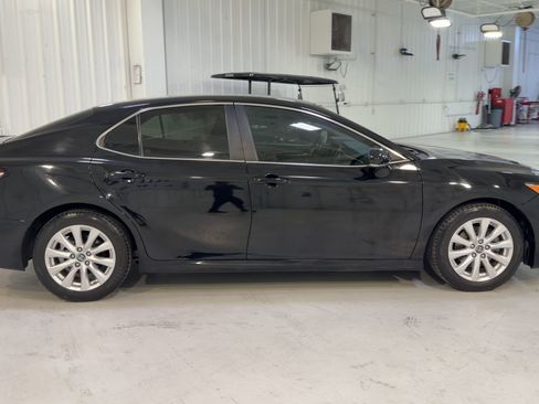 Used 2018 Toyota Camry LE w/ Convenience Package image 2
