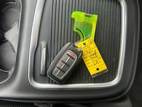 Used 2020 Chrysler Pacifica Limited image 31