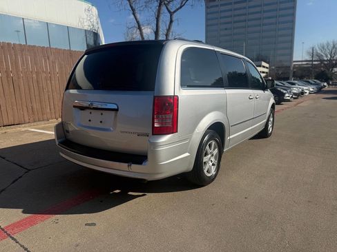 Used 2010 Chrysler Town & Country Touring Plus image 8