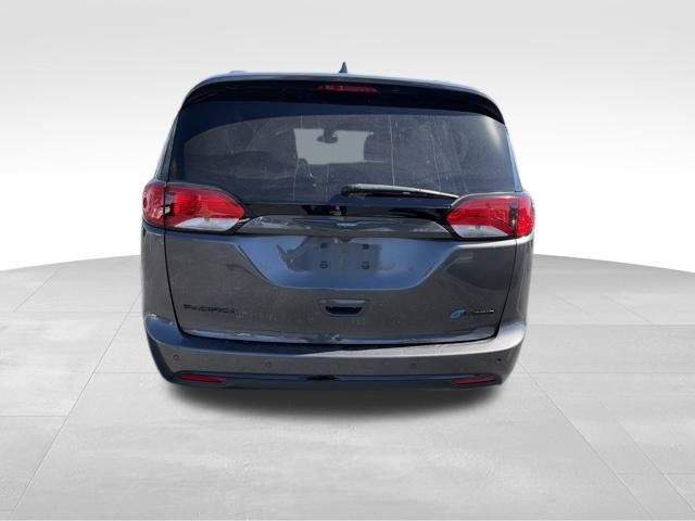 Used 2020 Chrysler Pacifica Touring-L w/ S Appearance Package FWD image 6