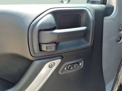 Used 2013 Jeep Wrangler Unlimited Sahara w/ Dual Top Group AWD/4WD image 13