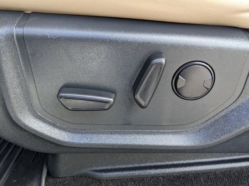 Used 2022 Ford Expedition XLT image 55