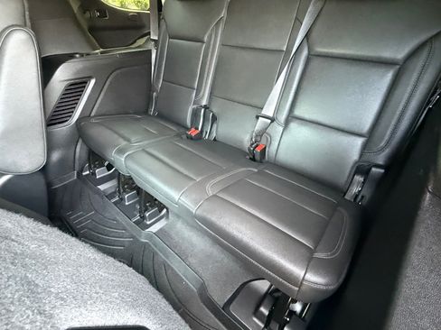 Used 2022 Chevrolet Tahoe Z71 w/ Luxury Package AWD/4WD image 11