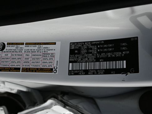 Used 2025 Toyota 4Runner SR5 AWD/4WD image 15