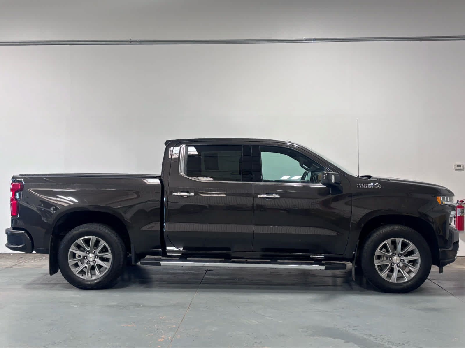Used 2021 Chevrolet Silverado 1500 High Country w/ Technology Package AWD/4WD image 6