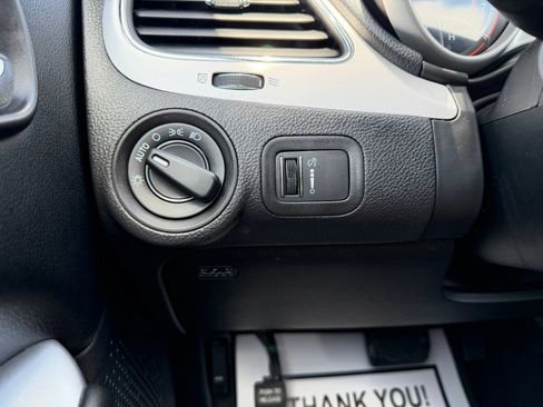 Used 2020 Dodge Journey SE FWD image 25